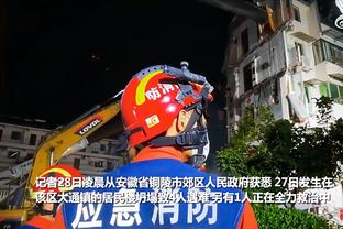 克罗斯本场数据：1关键传球&14次长传全部成功，评分7.6